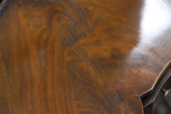 A Regency style mahogany kidney shaped dressing table 88cm.